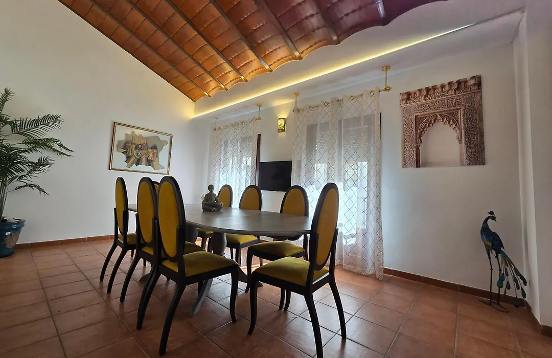 Nasrid House - Casa amplia para 12 junto a San Nicolás, patio y aire acondicionado-1