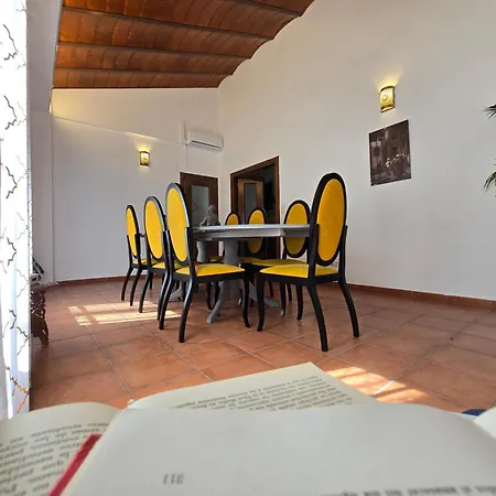 Nasrid House - Casa amplia para 12 junto a San Nicolás, patio y aire acondicionado-3